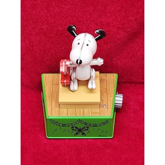 Hallmark Peanuts Christmas Dance Party 2017 Snoopy Piece TESTED WORKING Rare - Picture 1 of 5